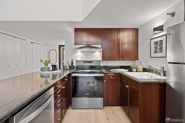 2BR/2BA Apartment · San Francisco photo 4