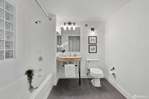 2BR/2BA Apartment · San Francisco photo 5