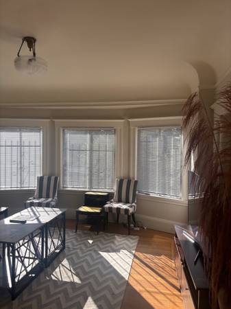 2BR/1BA Apartment · Oakland photo 3
