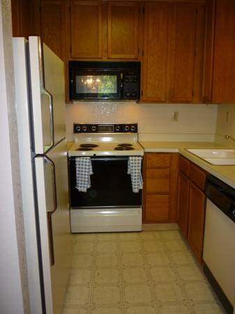 2BR/2BA Condo · Pinole photo 3