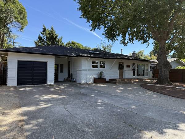 4BR/3BA Single Family House · Santa Rosa photo 2