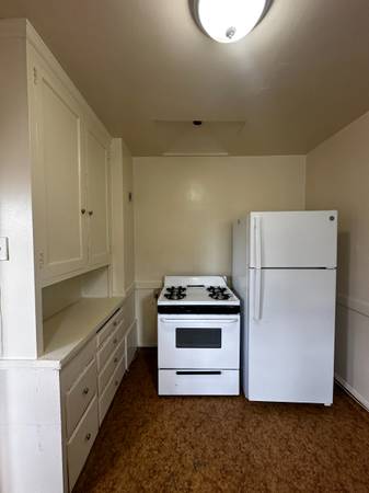 2BR/1BA Duplex · Oakland photo 5