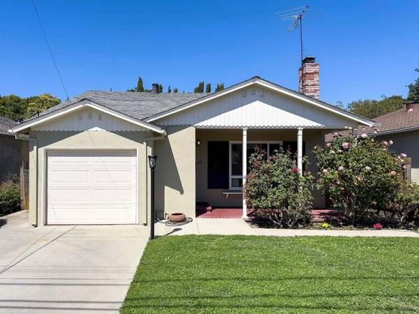 2BR/1BA Single Family House on Walnut St · San Carlos photo 3