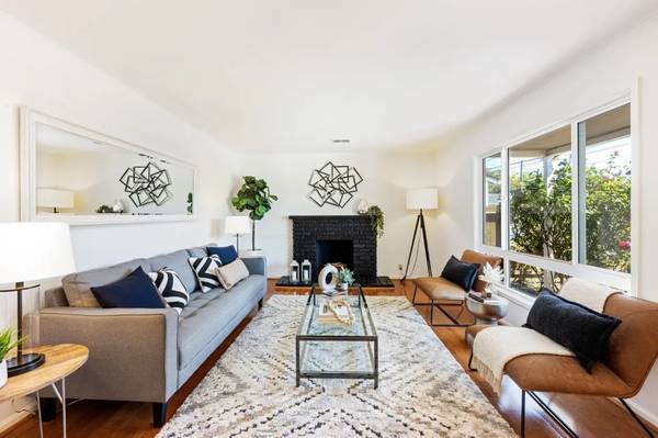 2BR/1BA Single Family House on Walnut St · San Carlos photo 4
