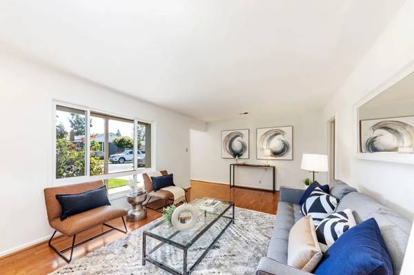 2BR/1BA Single Family House on Walnut St · San Carlos photo 5