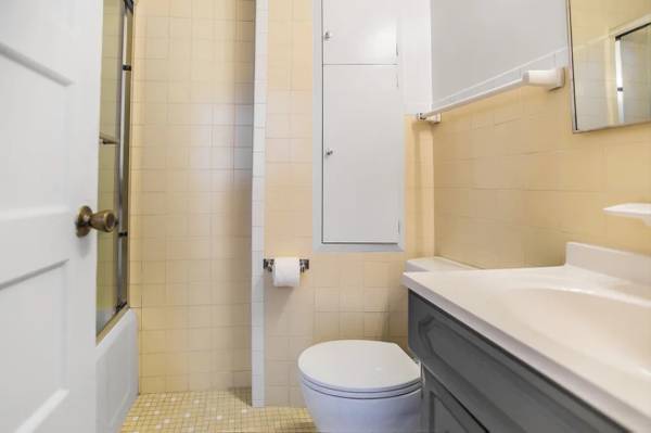 1BR/1BA Apartment on Sacramento St · San Francisco photo 4