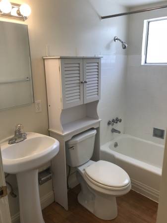 Spacious 1br W/ Bonus Room! Laundry On Site! Private Garage Parking! photo 5