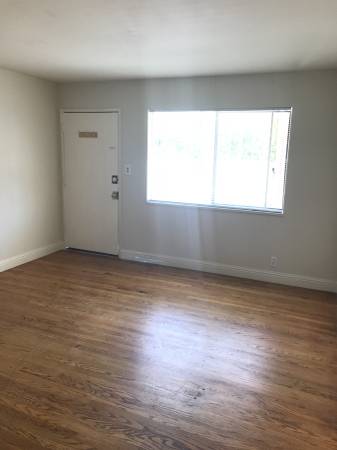 Spacious 1br W/ Bonus Room! Laundry On Site! Private Garage Parking! photo 2
