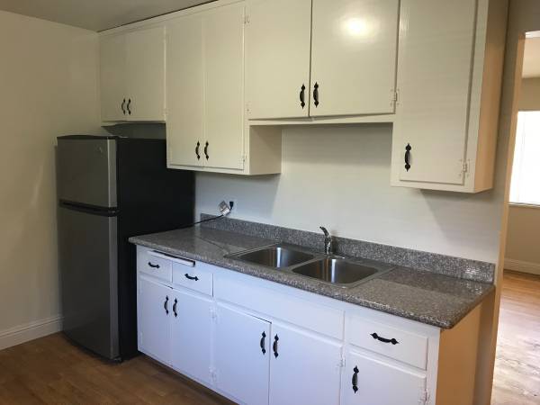 Spacious 1br W/ Bonus Room! Laundry On Site! Private Garage Parking! photo 4