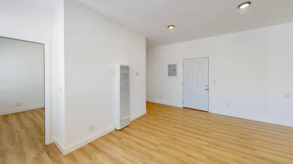 Apartments on W Macarthur Blvd · Oakland photo 5