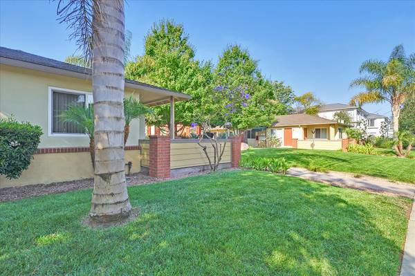 2BR/1BA Apartment on Noel · Menlo Park photo 3