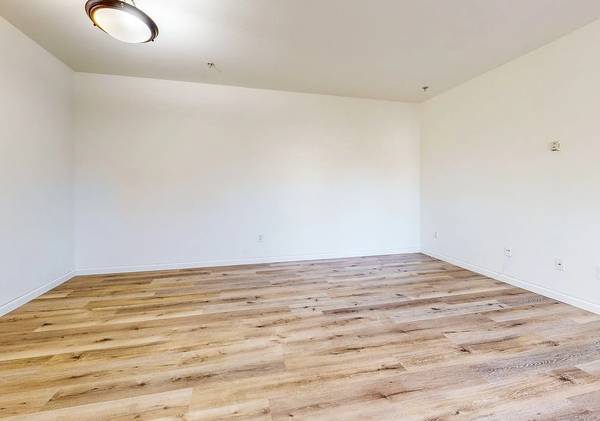 1BR/1BA Apartment on S East St · Healdsburg photo 4