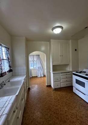 2BR/1BA Apartment · Oakland photo 3