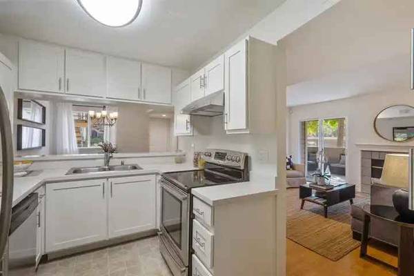 760 Canyon Oaks Dr Oakland, CA 94605 photo 3