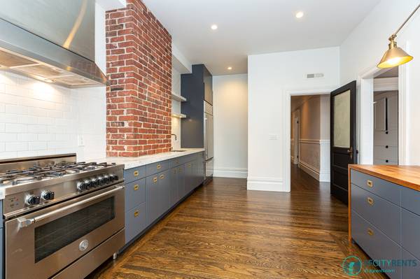 3BR/2BA Flat on Mcallister St. · San Francisco photo 2