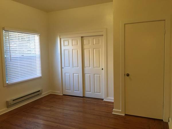2BR/1BA Apartment on Broadway · Oakland photo 2