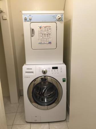 2BR/1BA Apartment on Broadway · Oakland photo 5