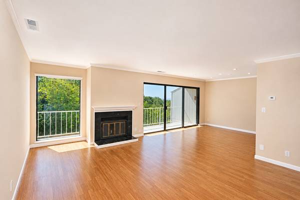 Crestmont Spacious Two Bedroom Townhome photo 4