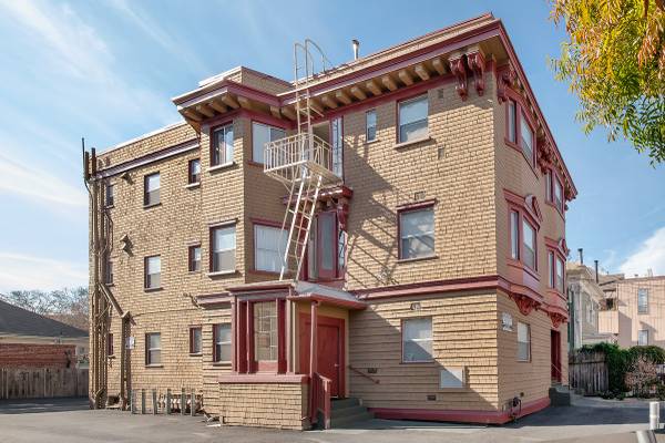 0BR/1BA Apartment on 33rd Street · Oakland photo 3