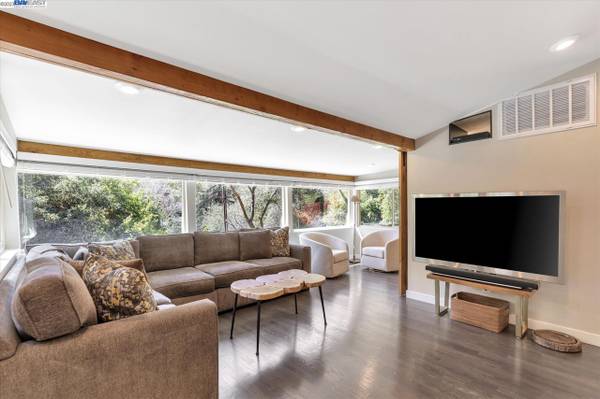 1BR/1BA Single Family House on Parkway · Sunol photo 2