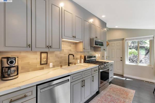 1BR/1BA Single Family House on Parkway · Sunol photo 3