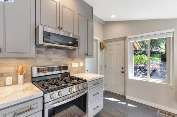 1BR/1BA Single Family House on Parkway · Sunol photo 5