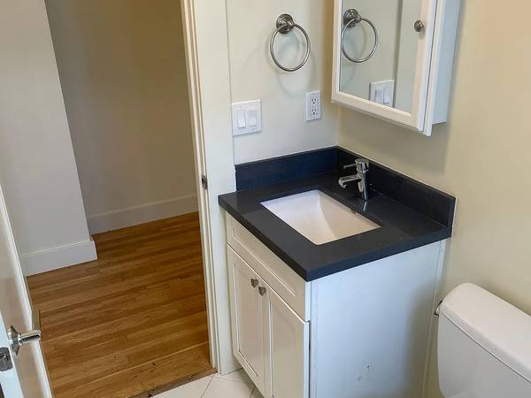 1BR/1BA Apartment · Berkeley photo 4
