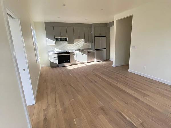 2BR/1BA Single Family House on Grove St · San Francisco photo 4