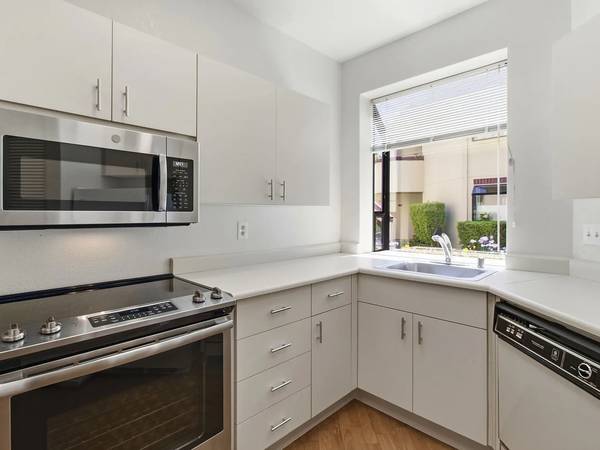1BR/1BA Condo on Shorebird Cir · Redwood City photo 4