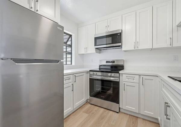 Townhouses on Richardson St · Martinez photo 3