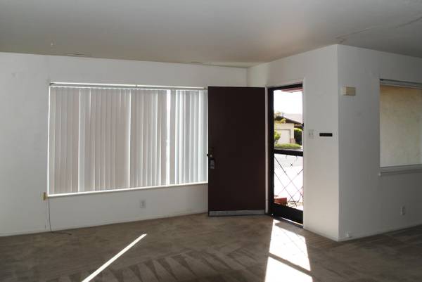 Tri-level Single Family Home photo 4