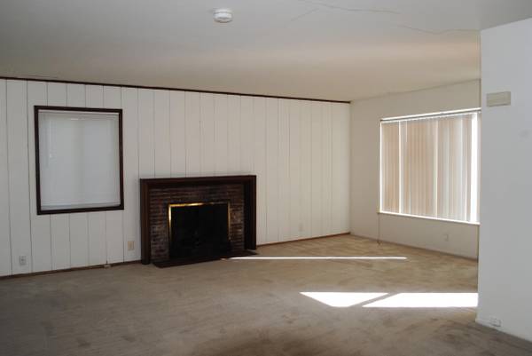 Tri-level Single Family Home photo 5