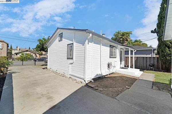 1BR/1BA Single Family House on Scharff Ave · San Jose photo 2