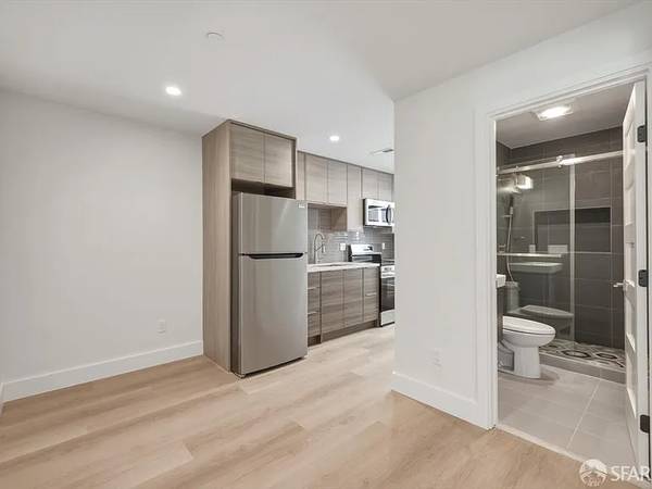 Stunning 4BD/4BA Contemporary Home with Golden Gate Bridge Views photo 4