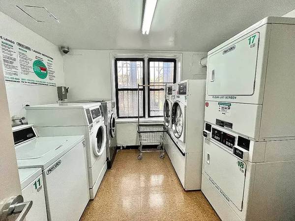 1BR/1BA Apartment · Oakland photo 4