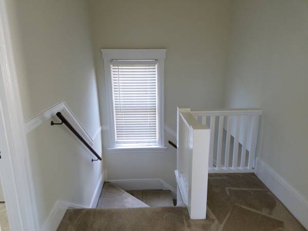 2BR/1BA Duplex on 32nd Streett · Oakland photo 3