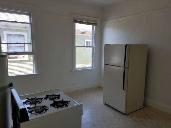 2BR/1BA Duplex on 32nd Streett · Oakland photo 4