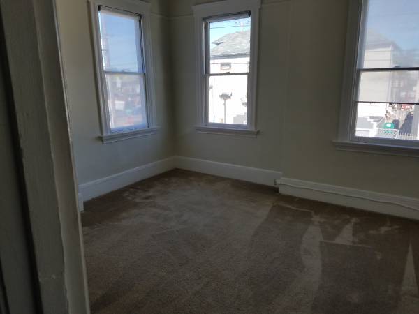 2BR/1BA Duplex on 32nd Streett · Oakland photo 5