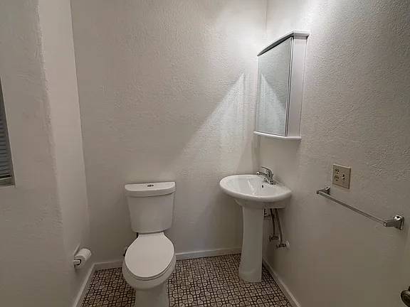 2BR/1BA Apartment · Watsonville photo 4