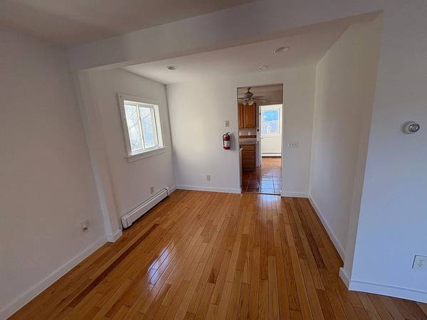 2BR/1BA Apartment · Berkeley photo 3