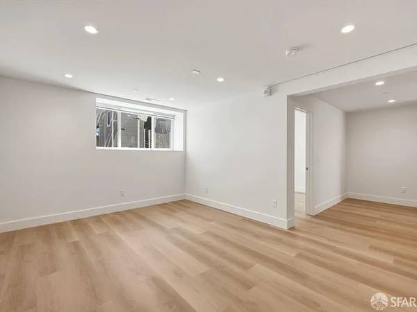 Stunning 4BD/4BA Contemporary Home with Golden Gate Bridge Views photo 5