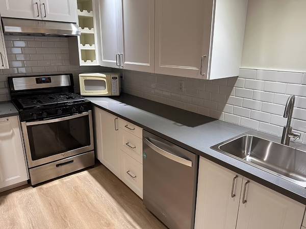3BR/2BA Duplex on 22nd Street · Oakland photo 2