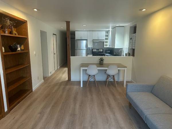 3BR/2BA Duplex on 22nd Street · Oakland photo 4