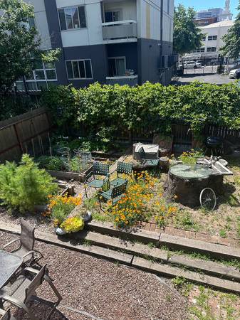 3BR/2BA Duplex on 22nd Street · Oakland photo 5