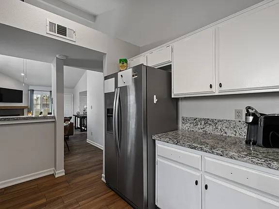 1BR/1BA Apartment · Scotts Valley photo 3