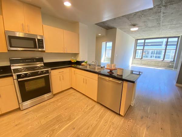 2BR/2BA Condo on 2nd St · Oakland photo 3