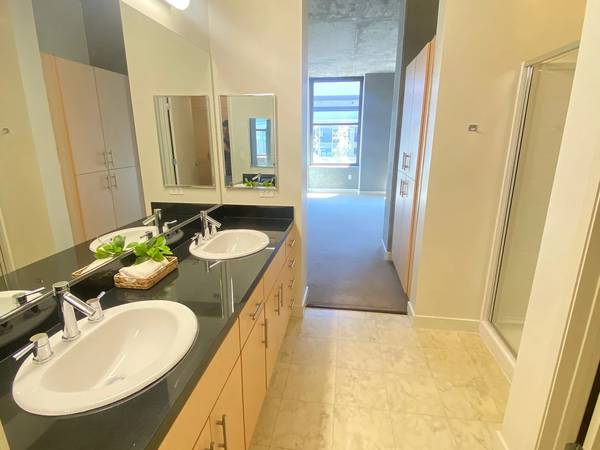 2BR/2BA Condo on 2nd St · Oakland photo 5