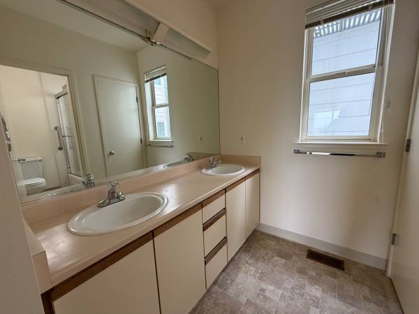 2BR/2BA Other on Anza St · San Francisco photo 5