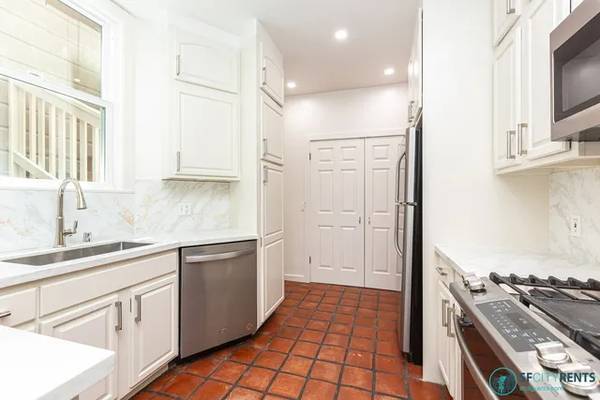 2BR/1BA Apartment · San Francisco photo 3