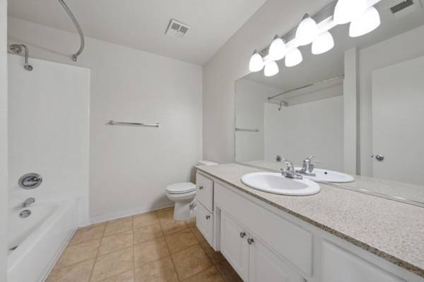 1BR/1BA Apartment · San Francisco photo 5